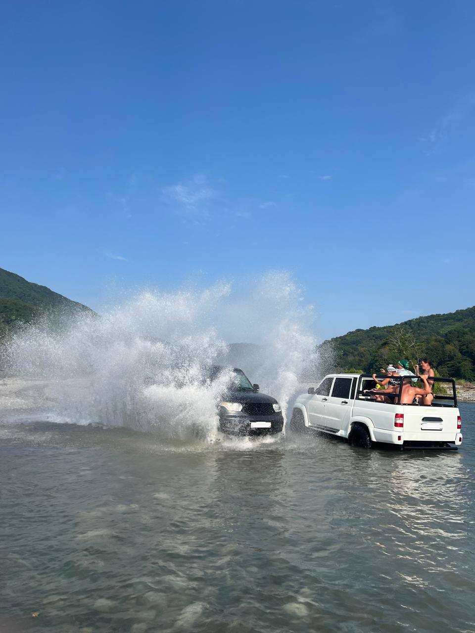 Тур 33 водопадах на машинах повышеной проходмости + концерт - фото 1